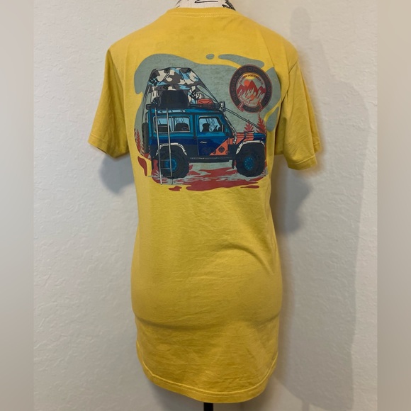 Columbia Men's Yellow Tee - Picture 2 of 9